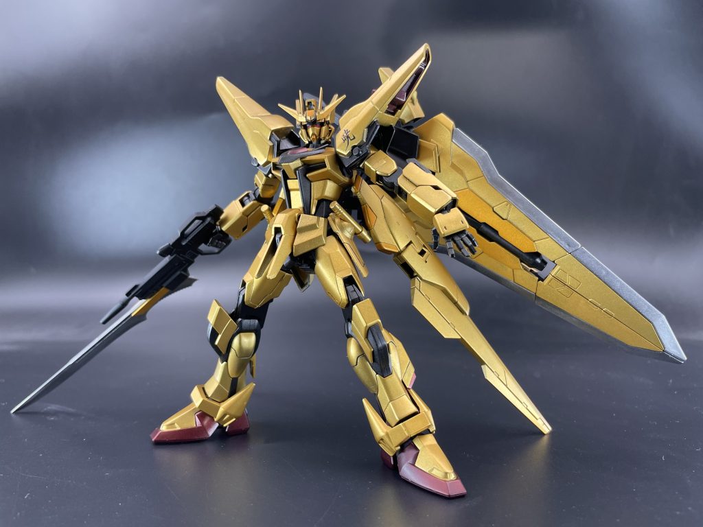 正面その2待機状態として羽を閉じてミツルギモードにしてみたら、大剣背負ってる感じでカッコいい！これはこれでアリやなぁ。