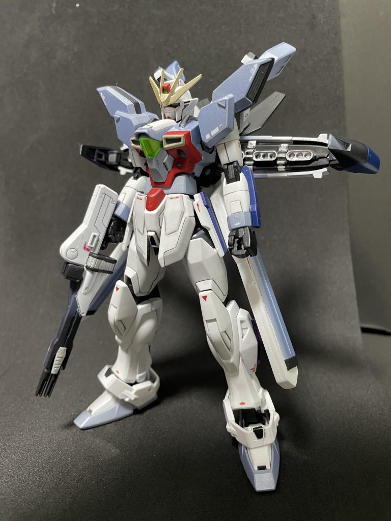 正面です！脚が短いかな？と思ったのでスタービルドストライクの脚に交換してみました！あんまり違和感ないかなと！