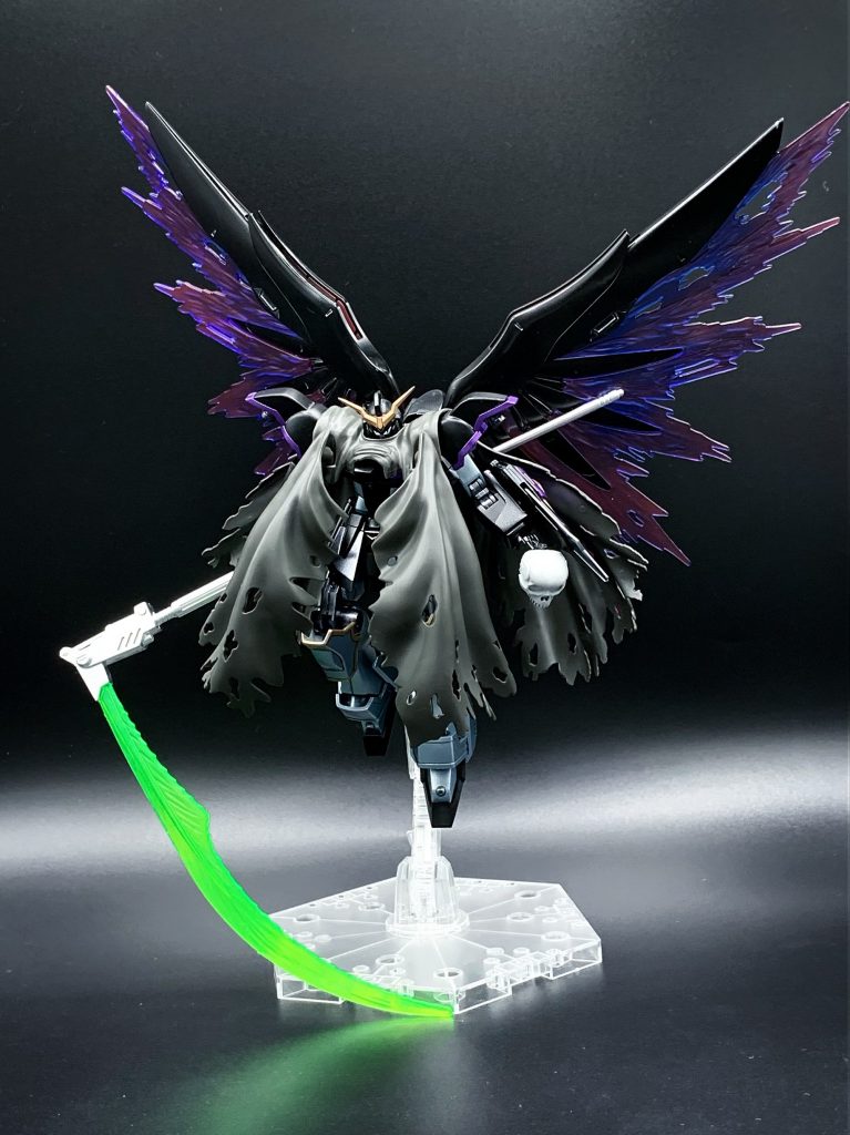 HGCEデスティニーの翼とRGクロスボーンのマントを装着1/100デスサイズの鎌を持たせました