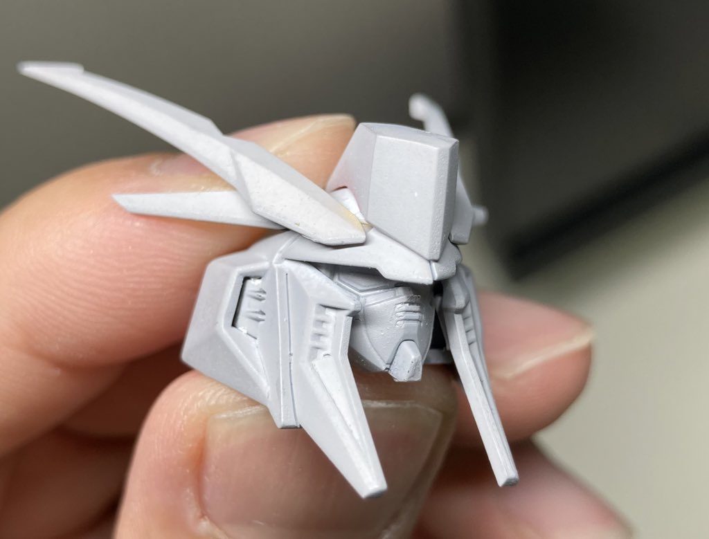 カタオモイと光硬化パテでRGνガンダムの顔を複製しました。