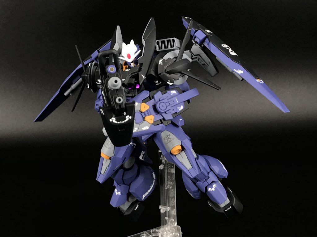 銃を構えたポーズもカッコよく決まります^_^