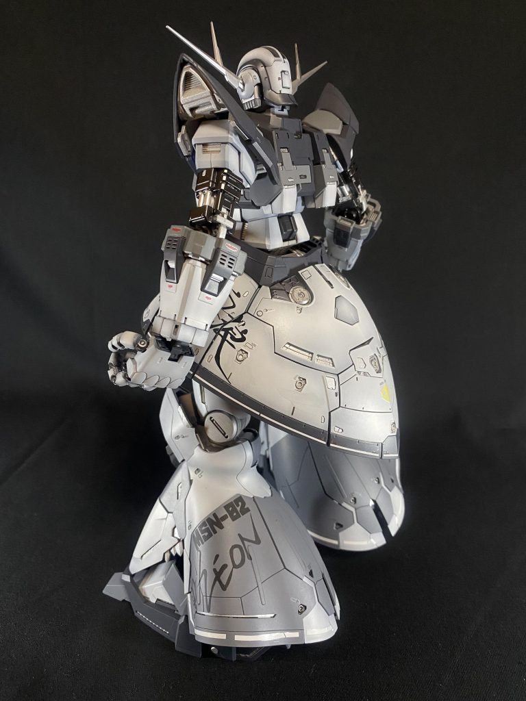 文字、白狼マークはマスキングからの塗装仕上げ👍