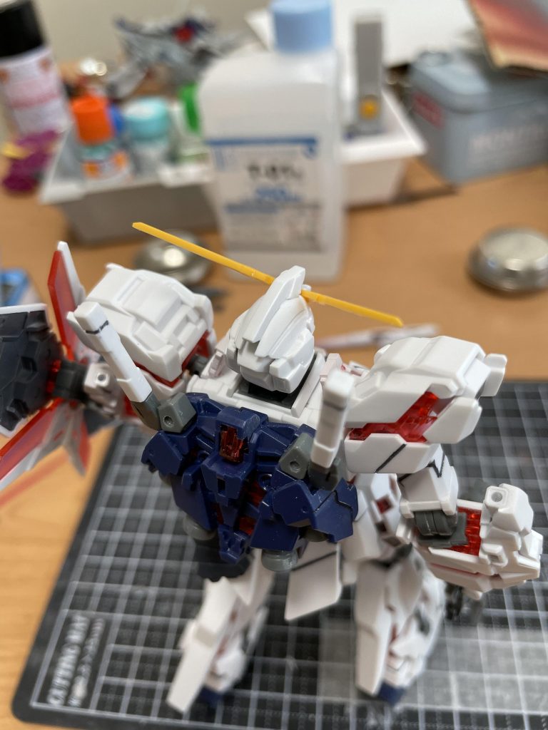 アンテナのフラッグをカットして整える作業もこなれてきました。