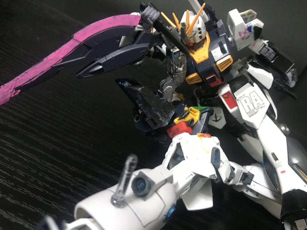 カテリアル「痛ぁい」カテリアル「脚部ビームサーベルゥ！」