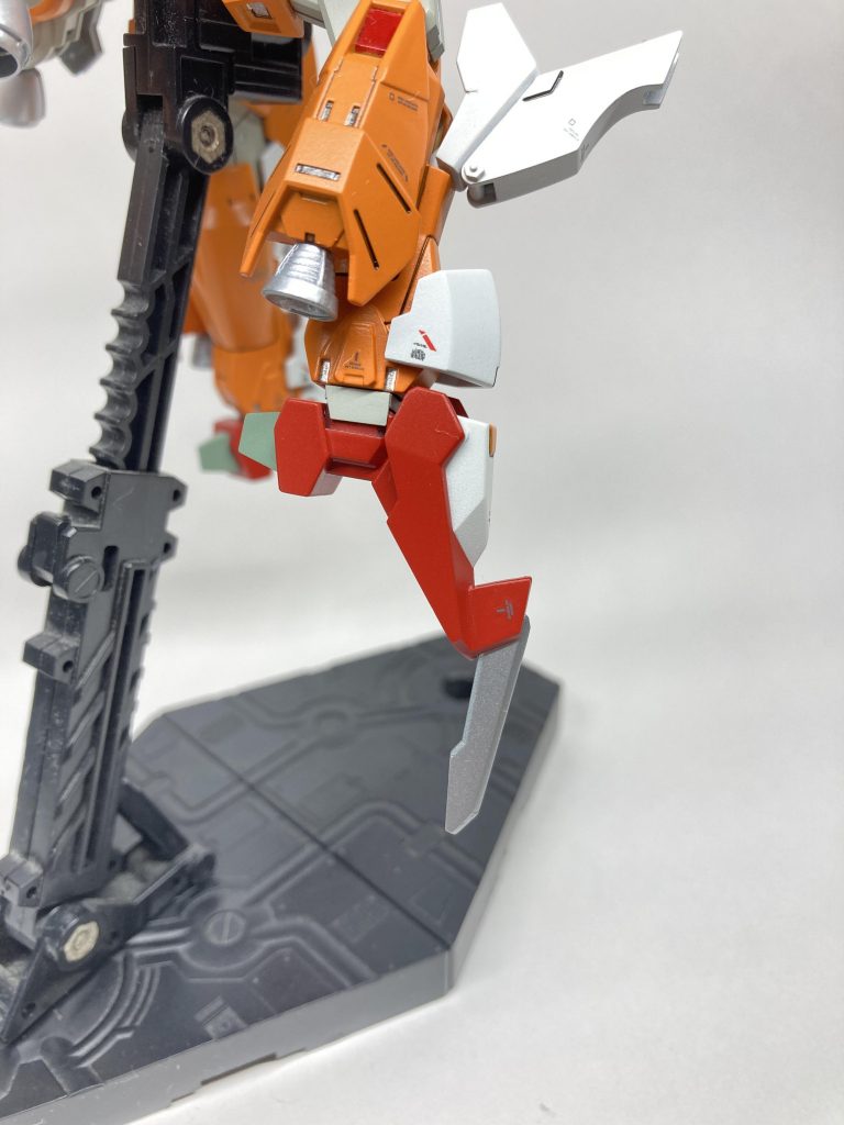 ブレード部はインフィニットジャスティスのクローから。クローをベースにしたので、此方はそこまで苦労しなかった(クローだけにw)副会長のヤル気が下がった…