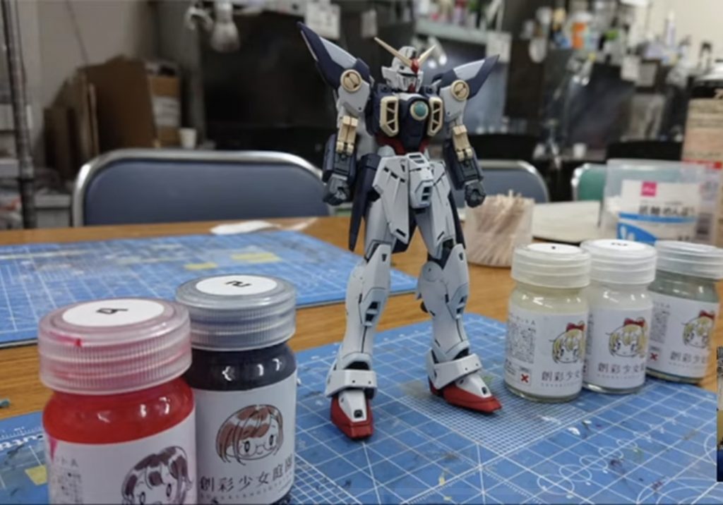 赤:EXブラック→結城まどかカラーセットA④スカーフ青:スカイブルーサフ→小鳥遊暦カラーセットA②ブレザー黄:白サフ→佐伯リツカカラーセット①髪白:EXシルバー→佐伯リツカカラーセット②シャツ、ペチコート緑:EXブラック→EXシルバー→佐伯リツカカラーセット③スカート上記以外は成形色で、緑のみ光沢、それ以外はつや消しのEXクリアーを塗布。 