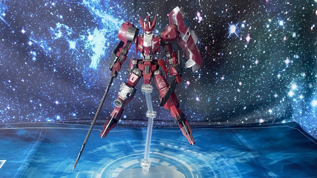 正面。胸部パーツはバエル。脚部にはヴィダール。腕部には装甲として他作品のバーゼラルドのパーツを流用。肩にも他作品のマガツキのものを流用しています。