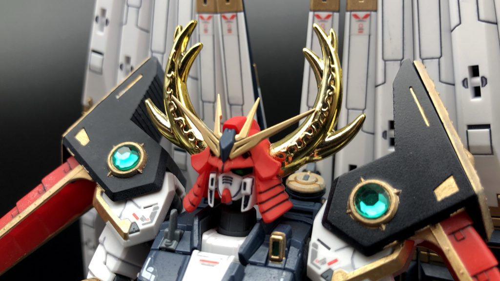 頭頭部分の噛み合わせが一番難しかったです削ったりなんなりでなんとか装備できましたメッキ色の角がかっこいい🤔