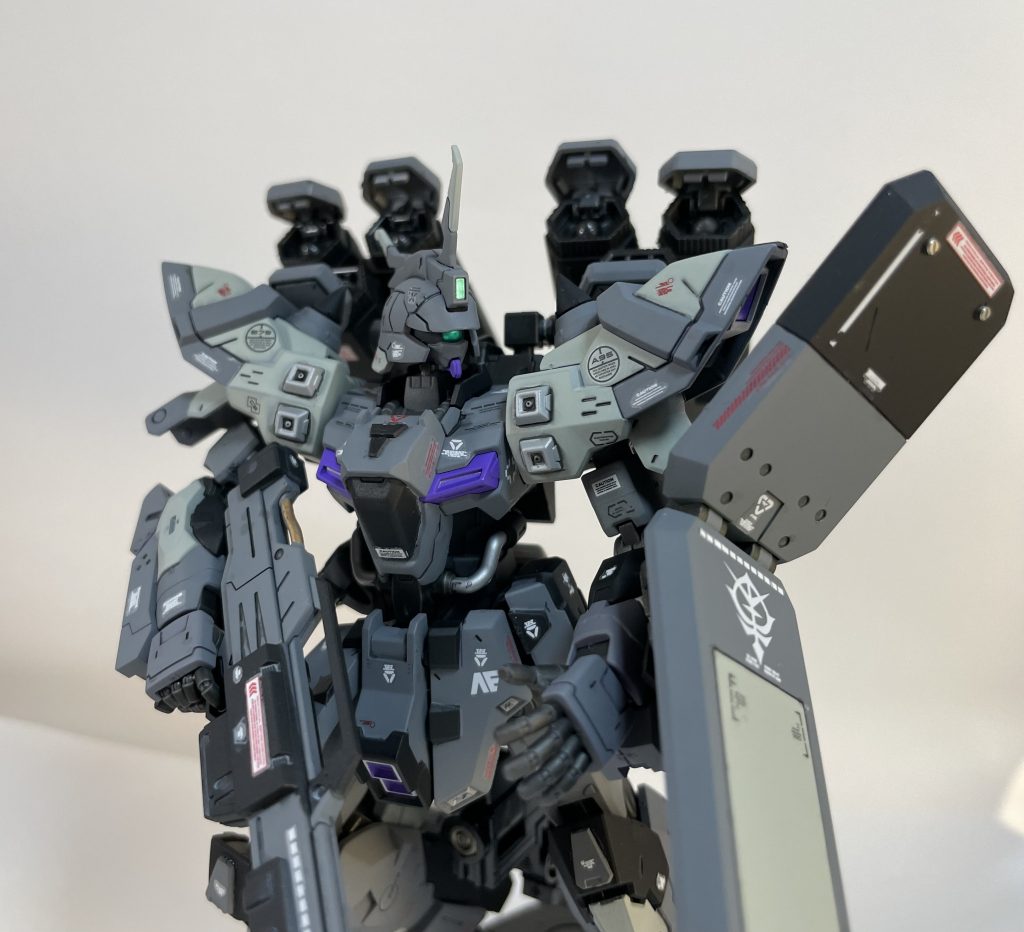 かっこよく撮れました。シールドはこんな感じです。