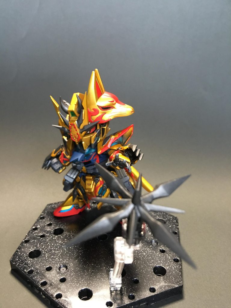 必殺 六文手裏剣 「貉」延長削り込みとパテ埋めで見栄えが抜群に!ちなみに左肩から始まる焔柄はエナメル筆塗りです。入れるか迷ったんですが佐助の特徴でもあるので描いてみました。