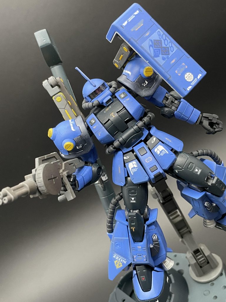 バックパックにシールドアームを装備!!展開して前に出すことも出来ます( ´ ꒳ ` )ノ