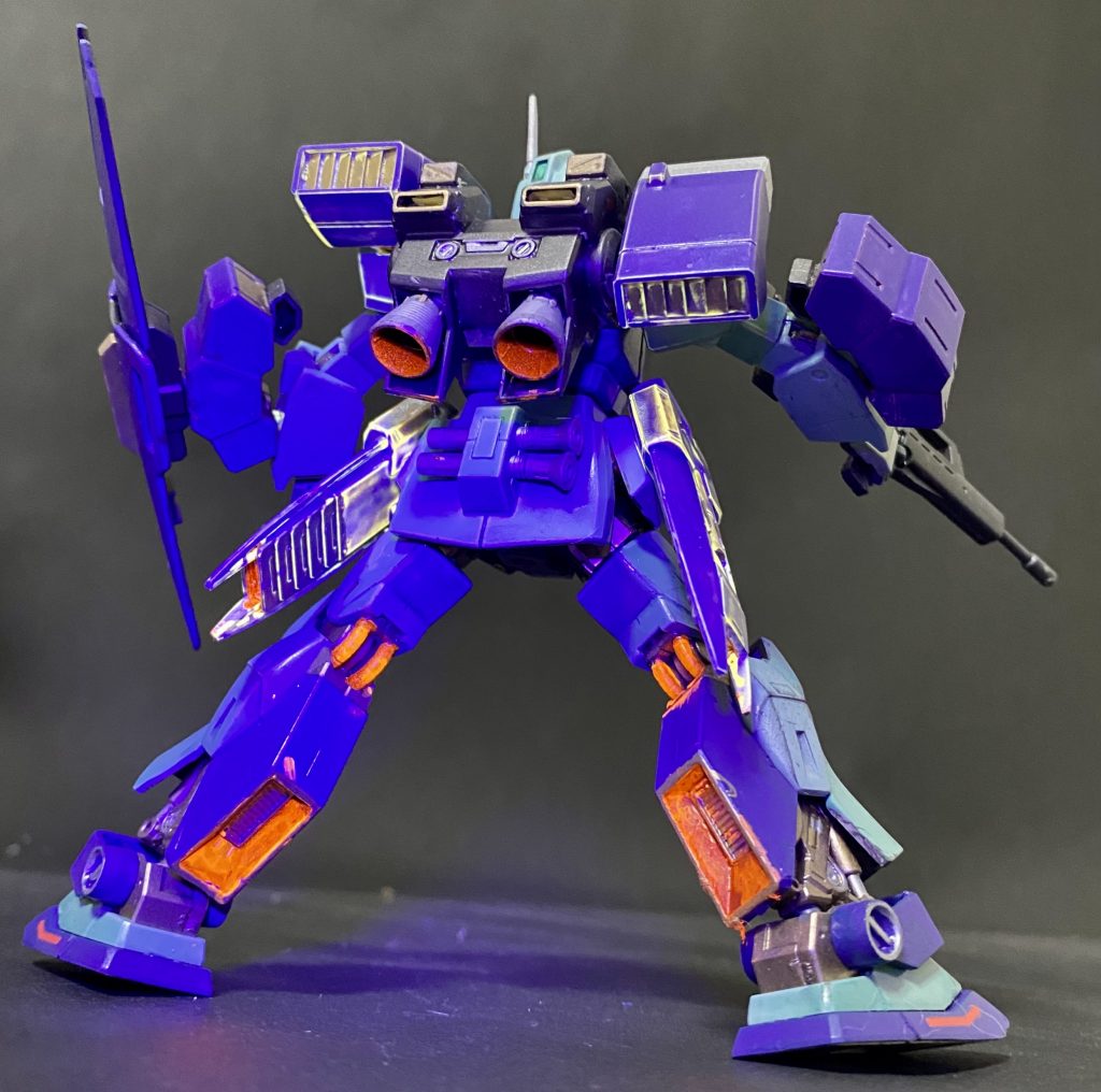 バーニア、パイプ等も蓄光塗料を仕込みました。