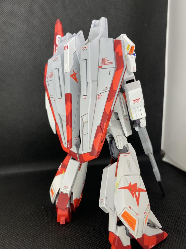 両脚脇のデカールもイチオシポイント