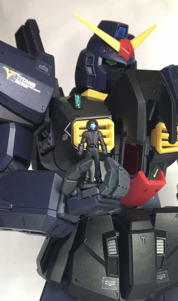 パイロットパーツも塗り分けました👍🏻小さかったですけど、HGでは味わえない工程なので楽しんで塗る事が出来ました✨おかげでお気に入りの一枚が撮れたし☺️