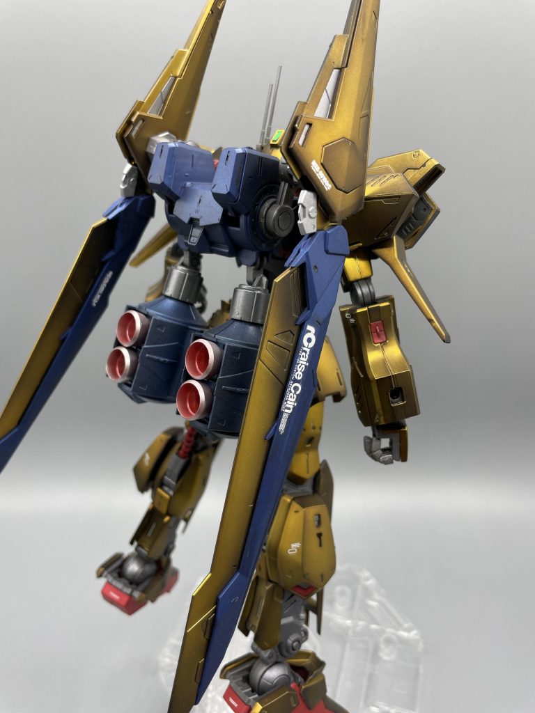 単色の成形色が多いのでバーニアは外側と内側で少し塗り分けました