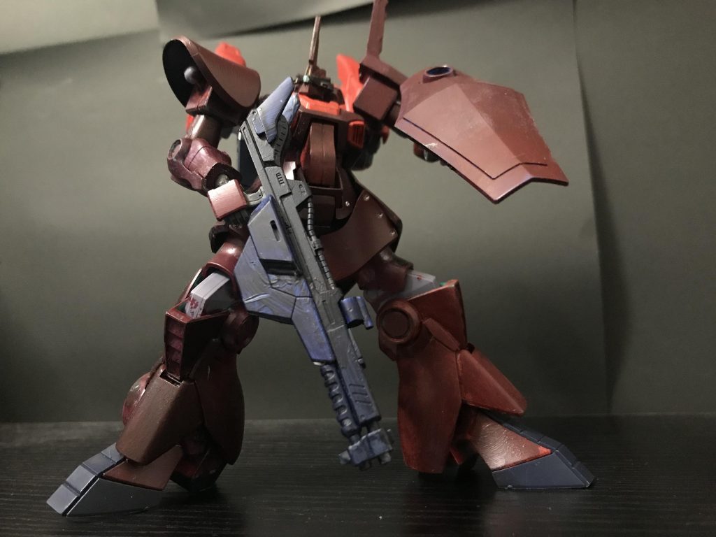 下から！※この機体のモチーフはサザビーです