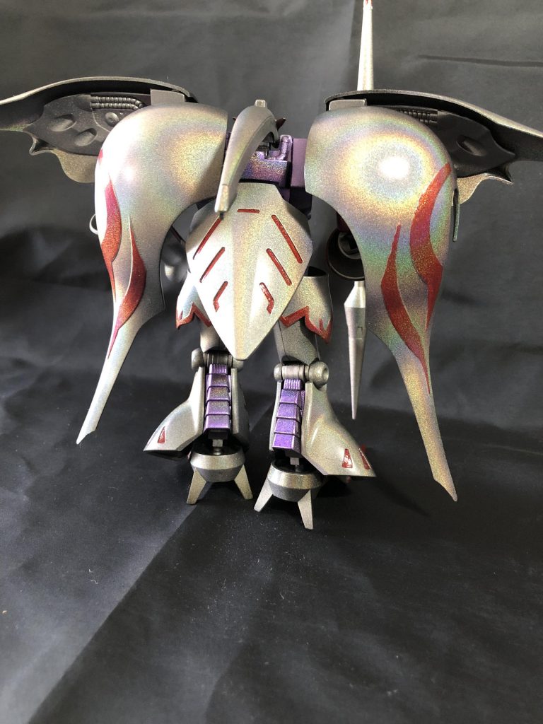 リア側の反射はかなりしております。曲線の多いキュベレイパピヨンならではの光り方ですね。