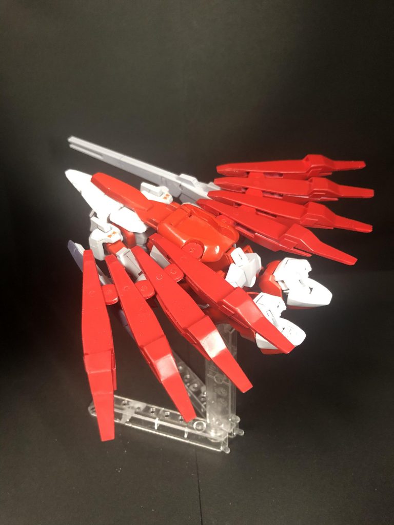 設定上どうかは分かりませんが変形機能も維持してます。というか素は差し替え変形だったものを腰パーツを新造して完全変形にしました。