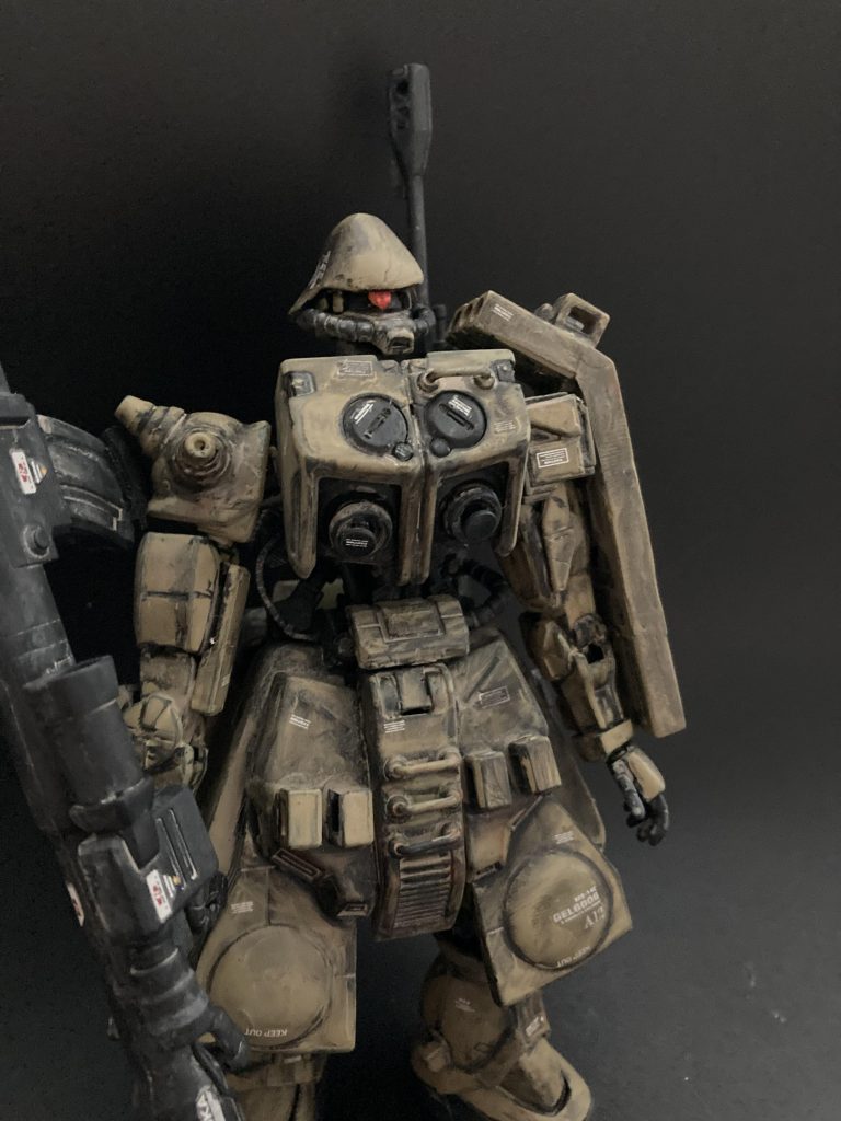 胸部には放熱用途の大型冷却ファンを内蔵してオーバーヒート対策をしました。