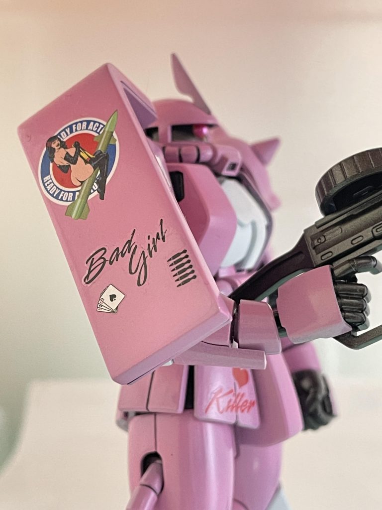 ほんとに単純に娘がピンク好きだからとこの色にしましたが実際あるんですねピンクのザク…