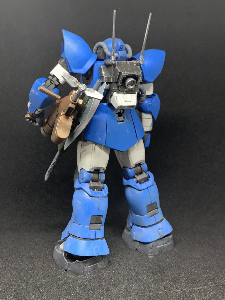 背面。他のジオン公国のMSと比較しても異質なMS。量産化が間に合っていればもしや……?