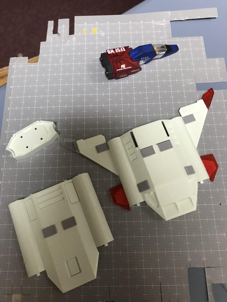 MGコアファイターの機首を1/144のキットとニコイチMGコアファイターの翼をコアブースターに貼り付けて少し大きくしてます
