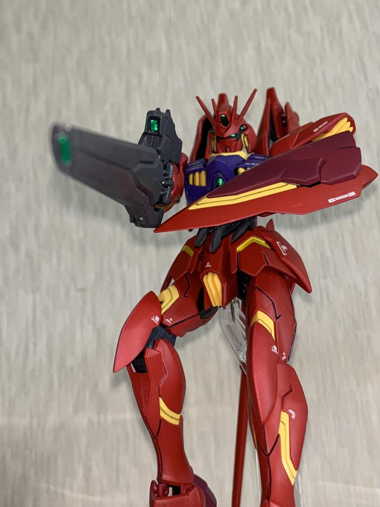 ビームライフルにはセンサー部のみシールの上からレジン液を垂らしています