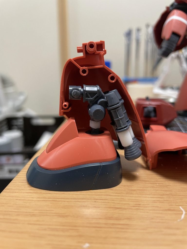 足首とバーニアも延長しました、足首は1mmバーニアは2mm延ばしました。プラ棒の接続に3mmプラ棒に0.7mm真鍮線を補強で繋げてあります！