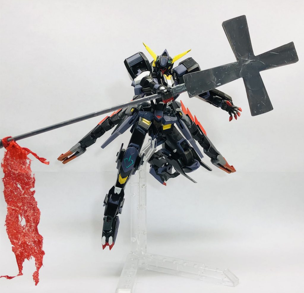 十字架メイスが重すぎてポージングしづらいです。