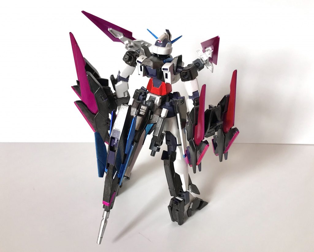 背面．パーツ配置の変更や形状変更を行なった部分が目立っていると思います．肩のシグルシールドは関節を守るために機能します．