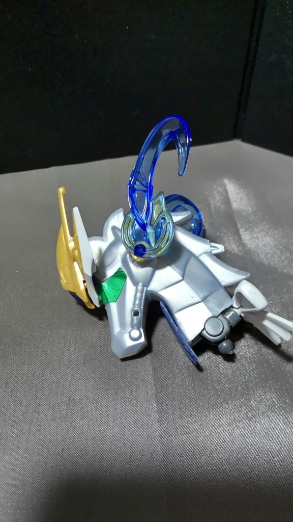 まず頭部はボールジョイント接続です。飾りに関しては、孫尚香ストライクルージュから拝借しました。リボンはプチッガイからです。