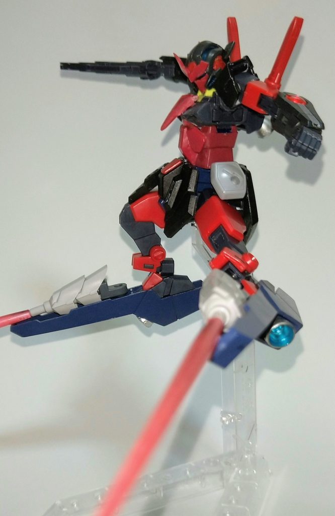 フィーネダッシュユニットアヴァランチエクシアダッシュの装備を参考にした加速ユニット。ビームサーベルを発生させることができる。これにより、変形なしで加速力がビルドコアネクサスと同等となっている。