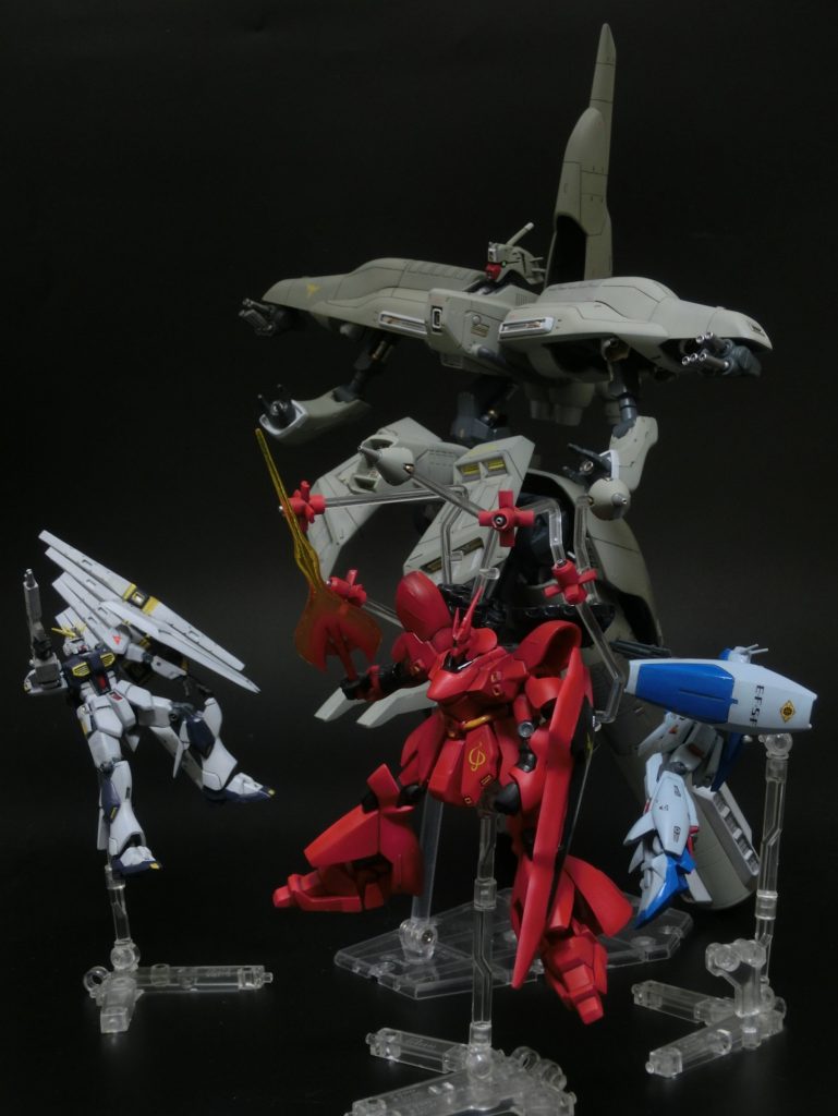 アサルトキングダムのサザビー、ニューガンダム、リガジィと共に撮影スケールはあってません。