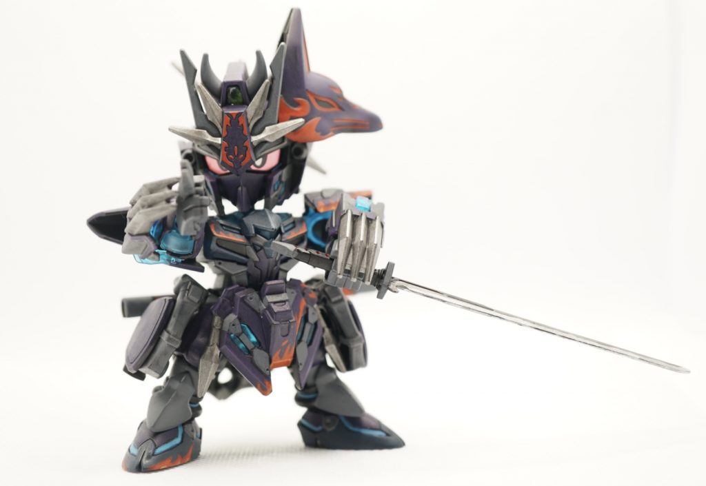 見本通り全身紫だとなんかのっぺりした印象だったので、胴体と足首をネイビーブルーにしてデルタプラスっぽいカラーリングにアレンジ。