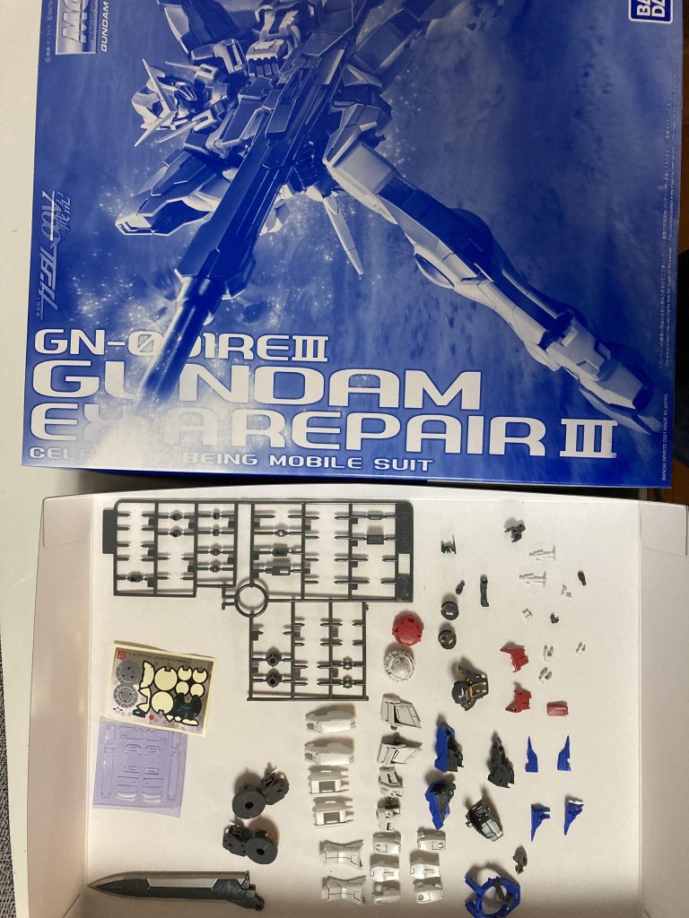 予備パーツが多いですね！ノーマルのエクシアが出来るみたいです