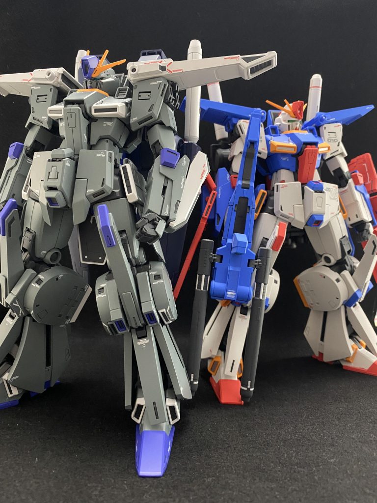 最後に、追加装甲無しVer.で以前作ったZZと並べてみました。コレが1番のお気に入りですw張子の虎とか言われてるFAZZですが、ガンプラではラスボス級でした…。上手い下手は置いておいて、この大ボリュームキットを完成させられただけで自信には繋がりましたw
