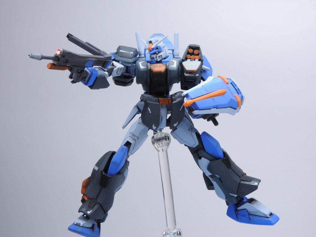 アサルトシュラウドはパーツ構成や装着方式の変更を行ってますがそれでも稼働にはすごく干渉します。まぁ最低限は動く様になっております。