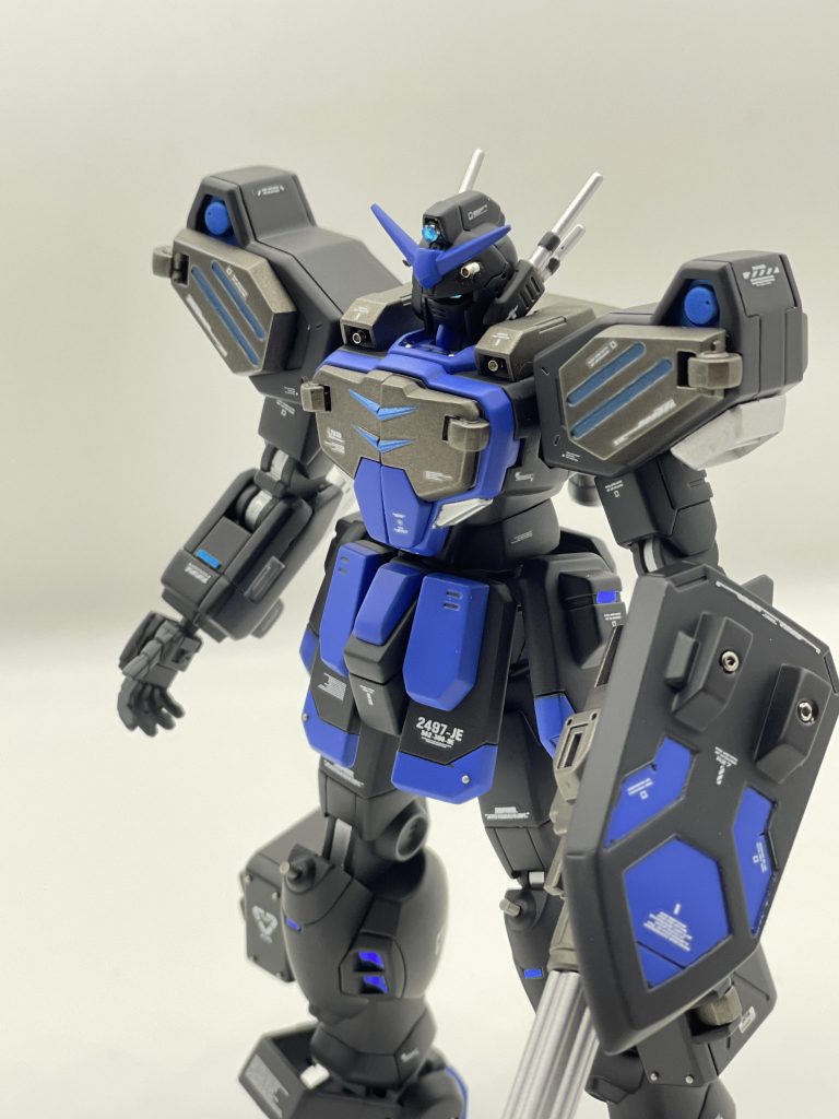 スジ彫り、メタルパーツ、プラ板、デカールと色々盛り込みましたがマスキングでの塗り分けが1番手間だったかもしれません。