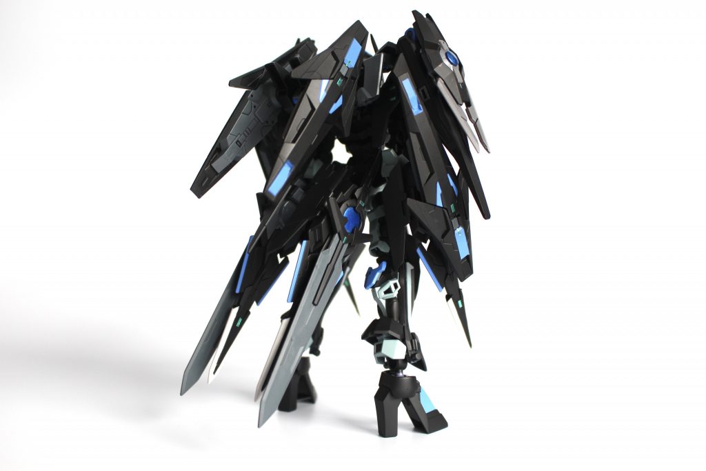 バックショット大型剣は元々取り付ける予定はなかったのですが基部が剥き出しとなりカッコ悪く感じたので取り付けてみました。