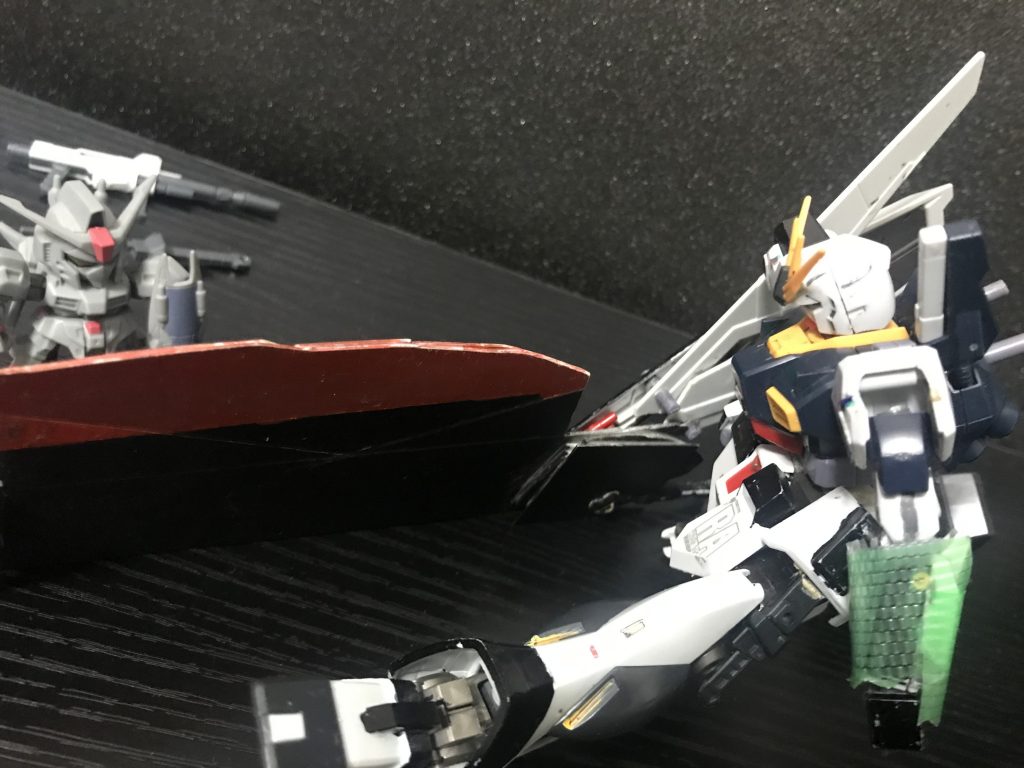 νsガンダム「…」マークスリー「これは本物だねぇ!まだ使えそうだし!めっちゃ欲しんだけど!くれないかい?」