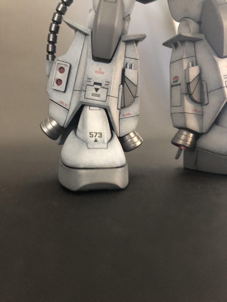 塗装は黒立ち上げからのグラデーション塗装。エッジにはウェザリングマスターを塗布。