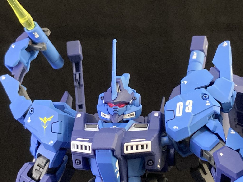 光の加減で色合いが違いますが、こっちの方が本物に近いです。