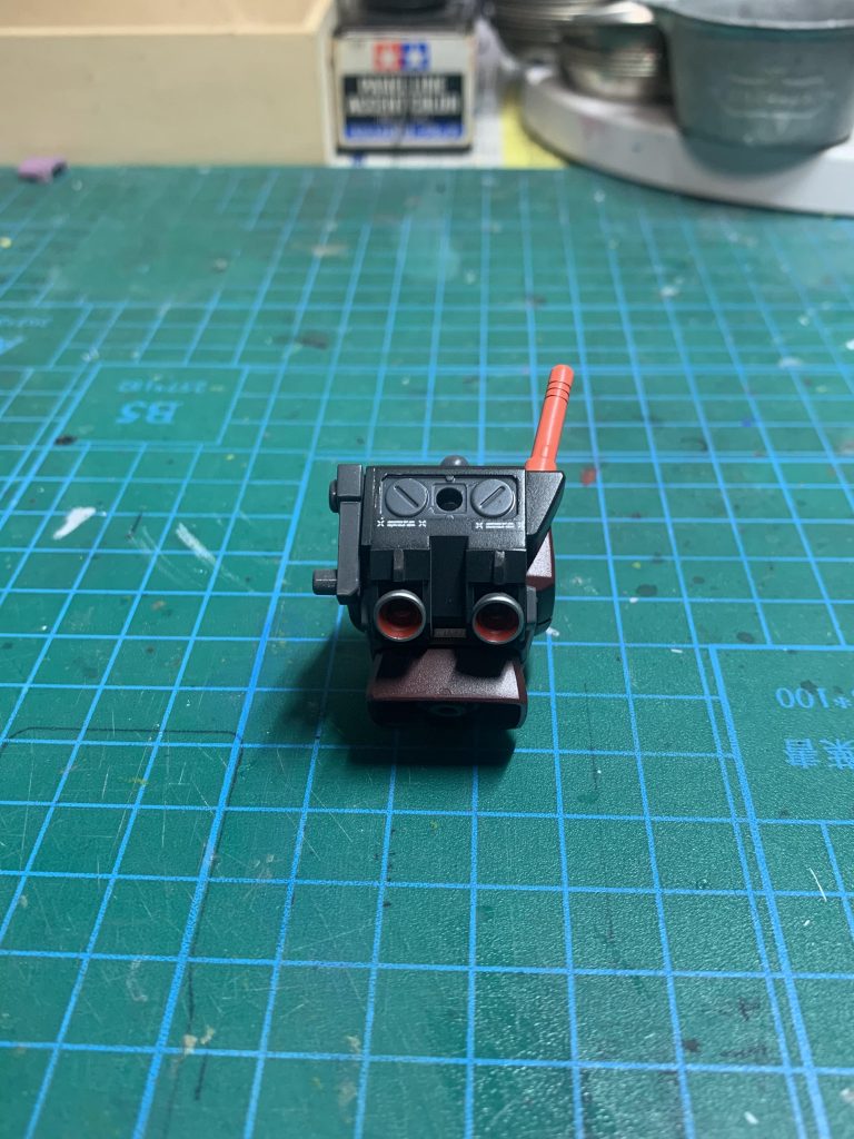 バックパックは左側面を形状変更