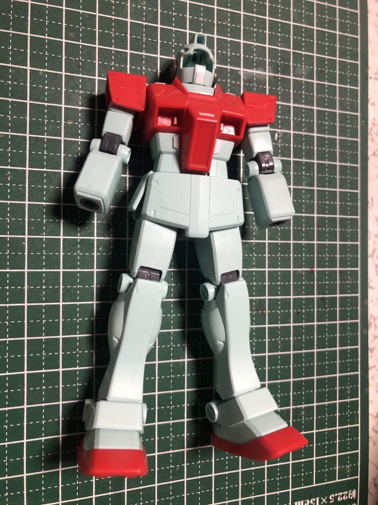 まち針で細いスジボリを入れました