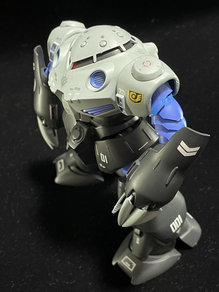 オリジナルカラーにするにあたりケンプファー 同様サイクロプス隊マークを貼る予定は無かったのですがやはり物足りなく貼ってしまいました。ポケ戦第一話アバンの想い入れは別格でした。