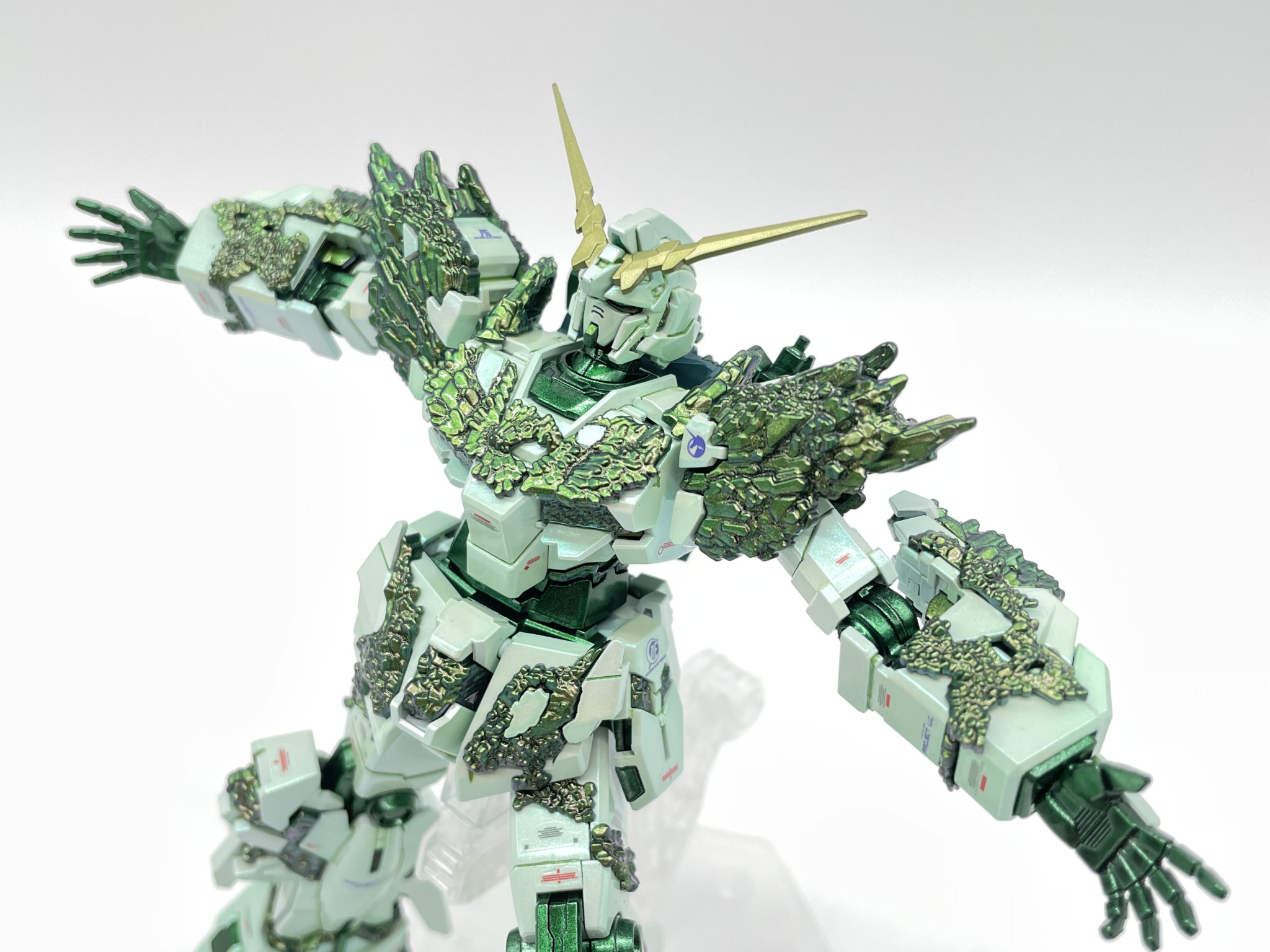 ガンプラ MG 1/100 ユニコーンガンダム 光の結晶体 塗装完成品-