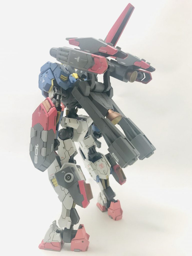 いっぱい付いていた銃火器を総動員して高機動型っぽく。バーニアや丸モールド以外は流用無しのお得仕様です。