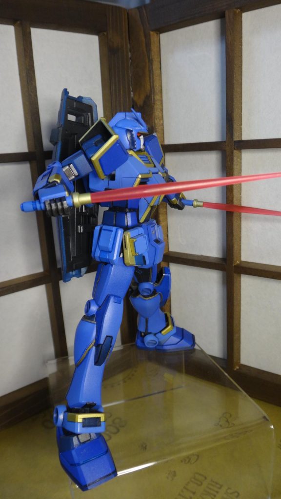 あと、拳だけは、手持ちのジャンクパーツから持ってきました、てへぺろえーと、ライトニングガンダムの拳です。