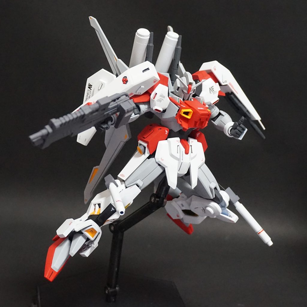 ビームライフルを構えて