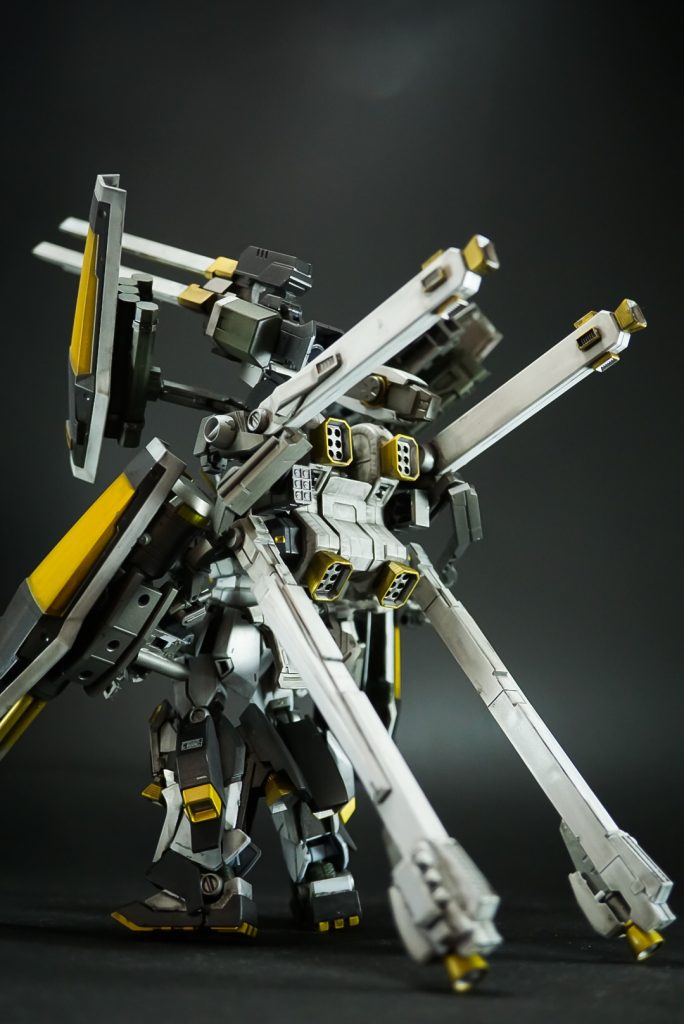 プロペラントタンク増設は元々予定してたのもあり、コトブキヤの長いのを下に付けてますお察しの通り立たせた時の支柱兼務です